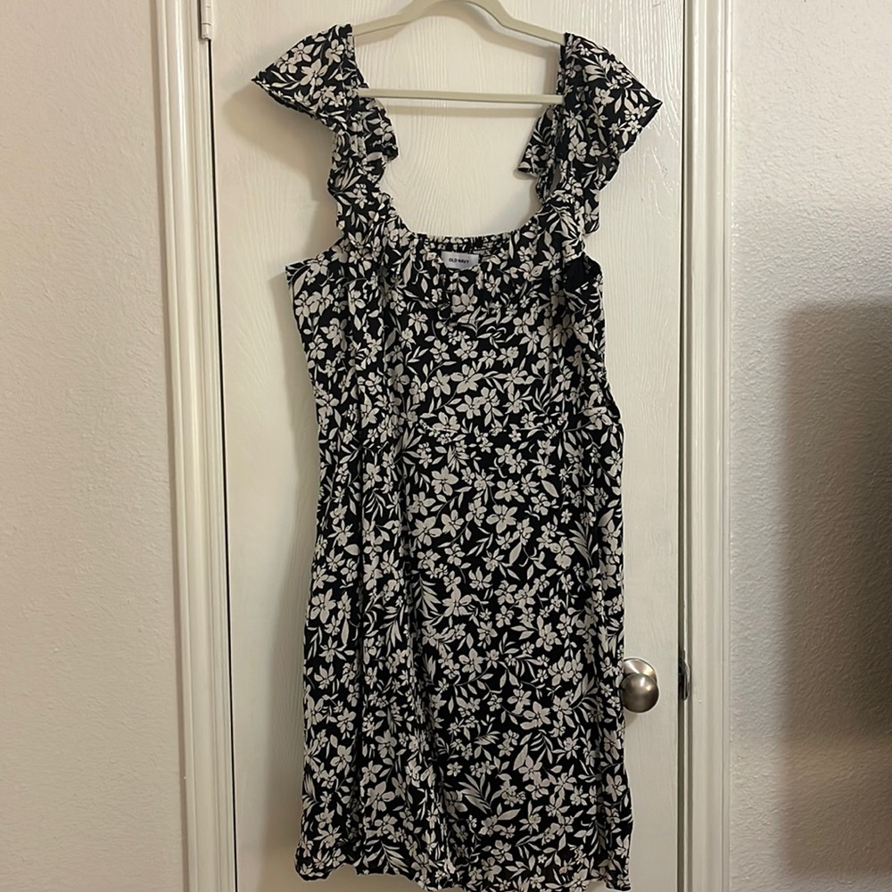Old Navy black and white floral dress